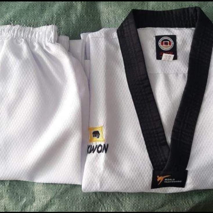 Võ Phục Taekwondo Kwon Vải Kim Cương Siêu Nhẹ  - Cổ ĐEN VÀ CỔ ĐỎ ĐEN