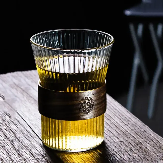Ly thủy tinh vòng gỗ, miệng loe thiết kế độc đáo, mới lạ- Cốc thủy tinh uống trà, cafe, decor quán 3