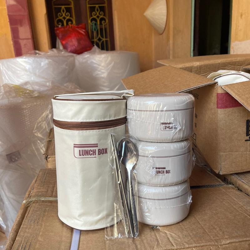 Hộp Cơm Văn Phòng, Hộp Cơm Giữ Nhiệt LUCKY LUNH BOX -  BENTO BOX - MEAL BOXKèm Thìa Đũa Túi , Thiết Kế 3 Ngăn Riêng Biệt Kèm Ruột Inox 304 0