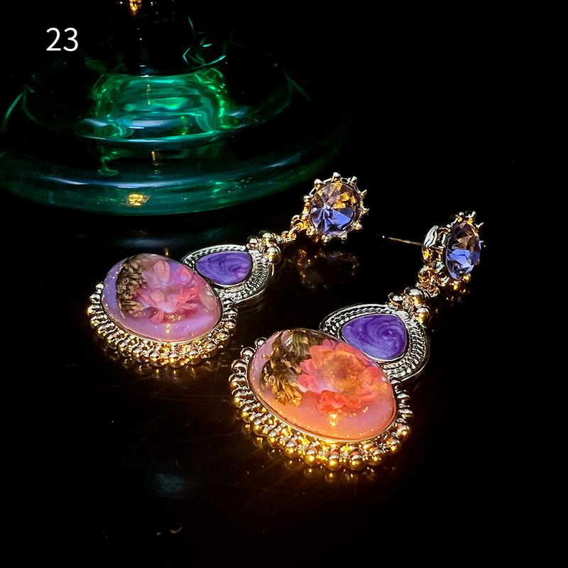 Product Introduction of 3 Pairs of French Ancient Amber Dried Flower Hot-Sale Earrings Combination Link Original Niche Gold Plated S925 High-Grade Earrings 27