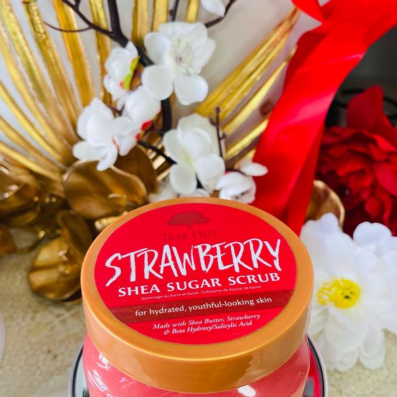 Tẩy Tế Bào Cơ Thể Tree Hut Shea Sugar Scrub Strawberry-255g Dưỡng Da Body Dưỡng Body 1