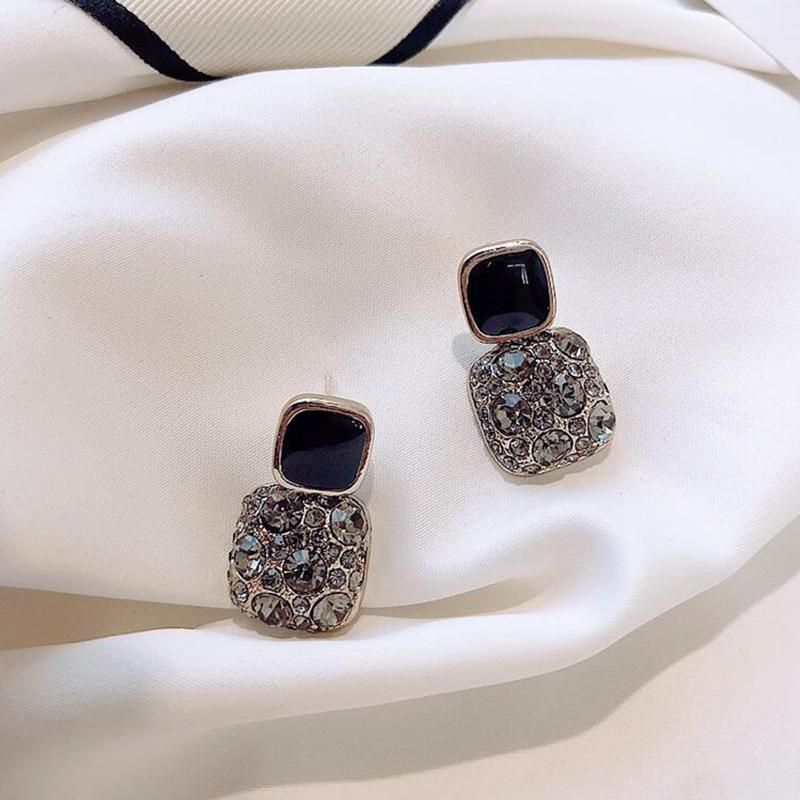 Product Introduction of Vintage Black Crystal Square Earrings Fashion Statement Rhinestone Drop Earrings for Women Wedding Jewelry Personality Gifts 6
