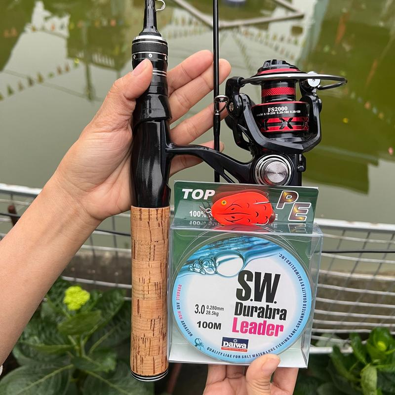 Combo Cần Câu Cá Lure UL Cán Gỗ Máy FS 2000 Kèm Dù Và Nhái Hơi + Khoá Link Bắt Cá Đi Câu Fishing Tay Quay