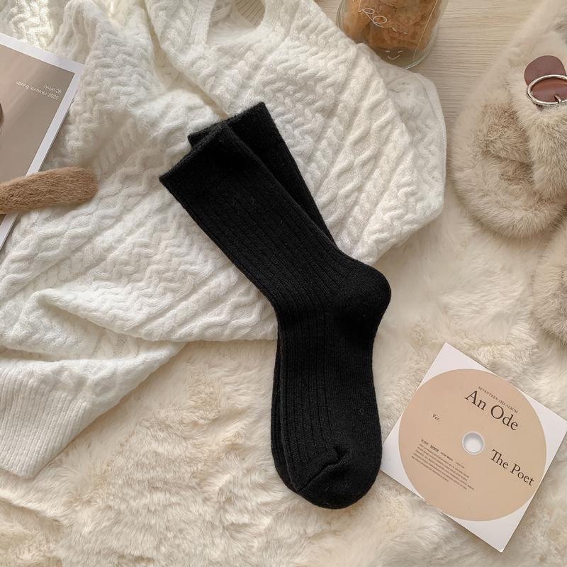 Product Introduction of Autumn and Winter Solid Color Soft Simple Medium Thickened Warm Pile Socks 9