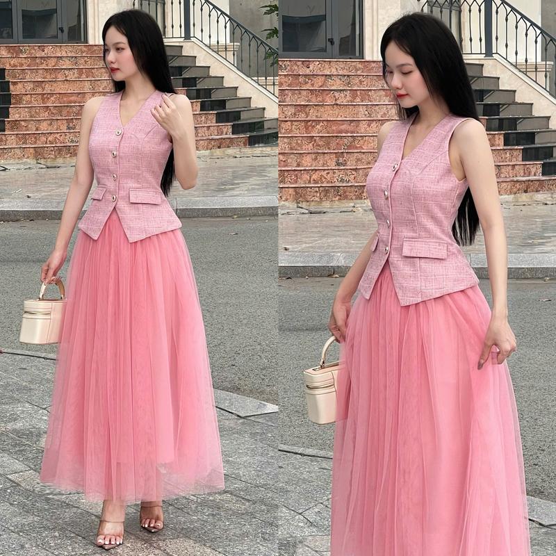Product Introduction of Set Đầm Dạ Nữ Thiết Kế EMME 2 Món Gồm Áo Gile Phối Chân Váy Lưới Phồng Dáng Dài Cách Điệu T3110 2