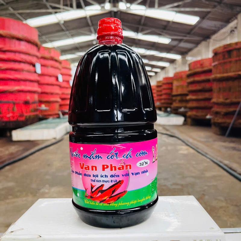 1 Can Nước mắm cốt các cơm 32 N 2L (32 độ 2L). Nước mắm truyền thống được làm từ cá cơm và muối ăn, không dùng các chất phụ gia công nghiệp Gia Vị Nước Sốt nuoc mam