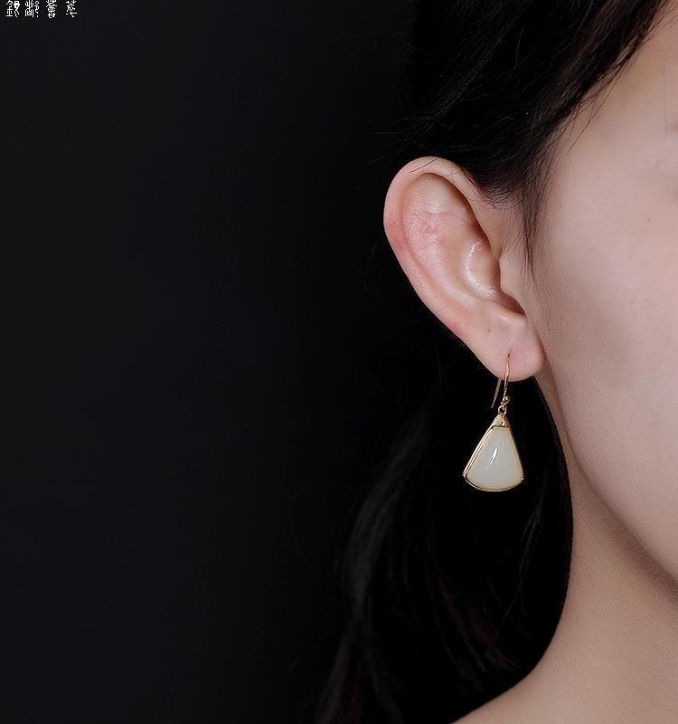 Product Introduction of Hoa Tai Thủ Công Màu Bạc Sterling S925 Mạ Vàng, Thiết Kế Hình Học Hetian Tự Nhiên, Phong Cách Cổ Điển Đơn Giản, Cao Cấp, Dành Cho Nữ, Chính Hãng, Phát Hành Mới Năm 2025 9