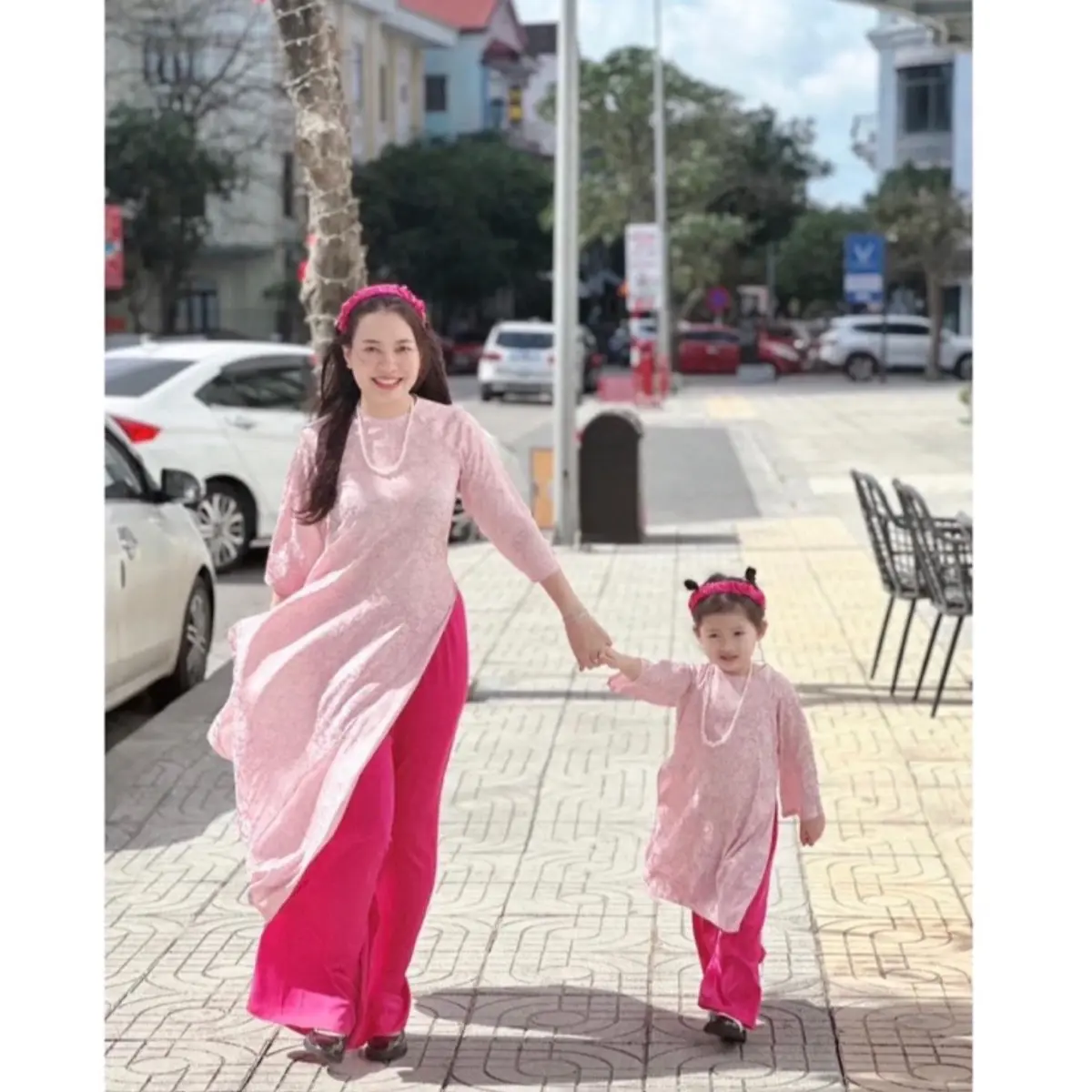 Sét Áo Dài Cách Tân Cho Mẹ Và Bé Cổ Tròn Vải Lụa Gấm Hoa Thanh Liễu Màu Hồng Phấn - Tặng Kèm Bờm Tóc cho bé - Nữ,