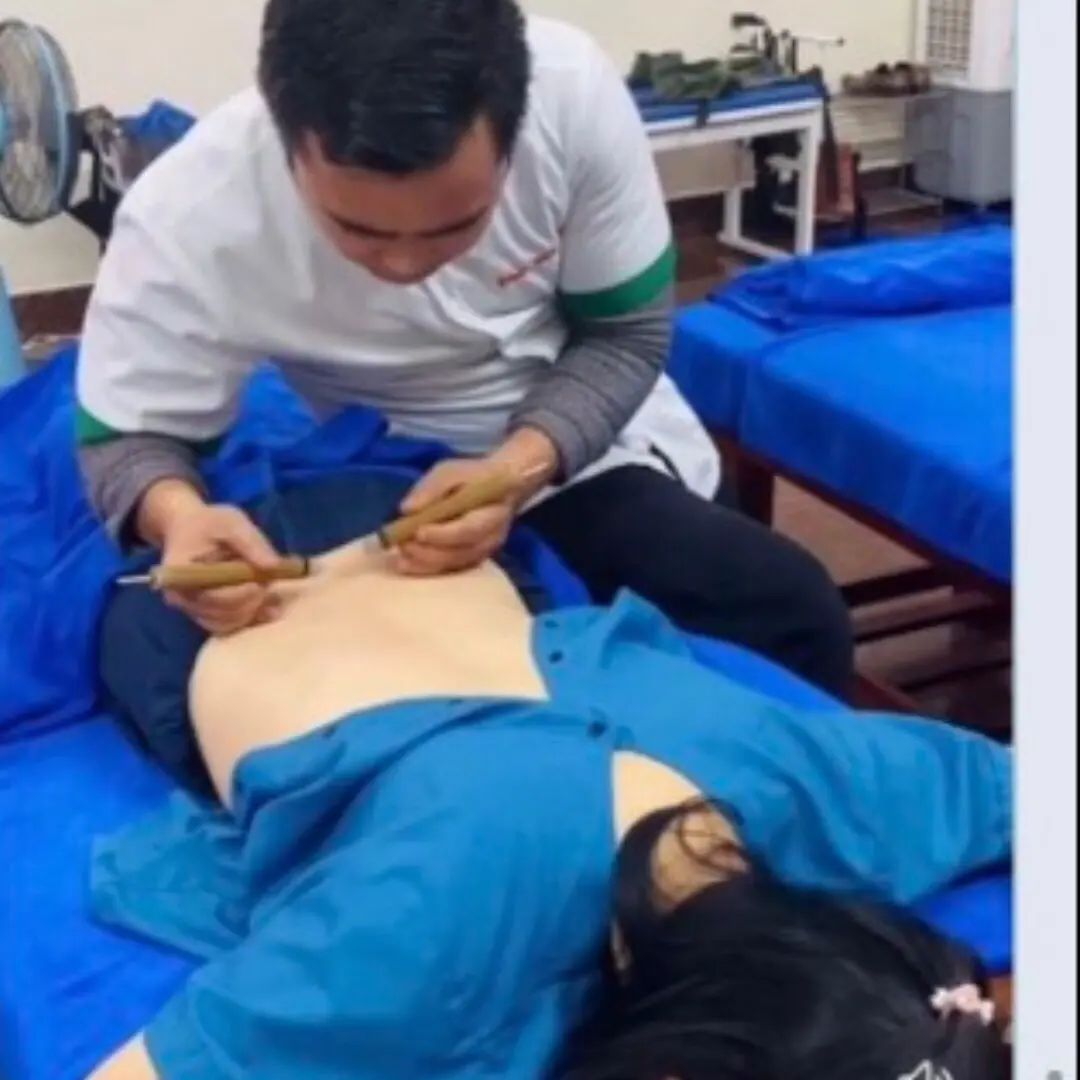 Bộ quần áo bệnh nhân, bộ khách mặc massage body,châm cứu bấm huyệt ,trị liệu đông y ... Có cúc mở sau rất tiện lợi .