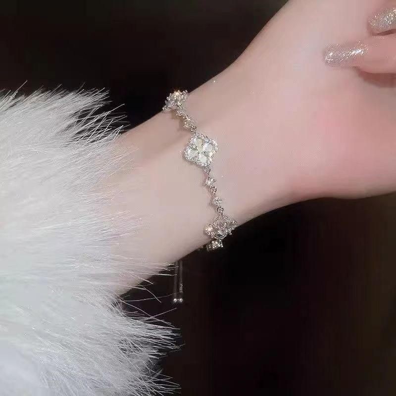 Vòng Tay Đá Zircon Hoa Bốn Cánh Hàn Quốc, Cảm Giác Cao Cấp Sang Trọng Giá Cả Phải Chăng, Có Thể Điều Chỉnh, Phong Cách Mới, Trang Sức Thời Trang Nữ, Được Đánh Giá Tích Cực 1621 2