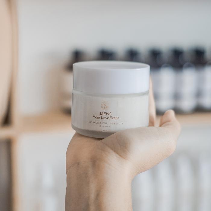 Gambar Your Love Scent Body Scrub Eksfoliasi [Clay & Cocoa Butter] by JAENS Store body  scrub dari Jaens Spa Kab. Gianyar Tokopedia