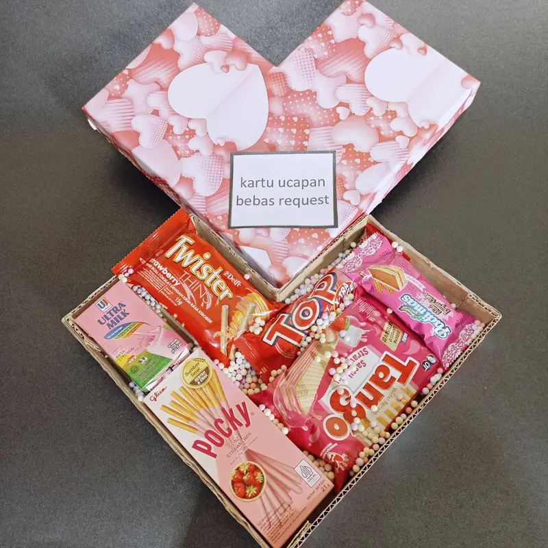 snack box bentuk love Cemilan, hampers Cokelat viral, kado ulang tahun,anniversarry dan pasangan Gift Makanan Chocolate 3