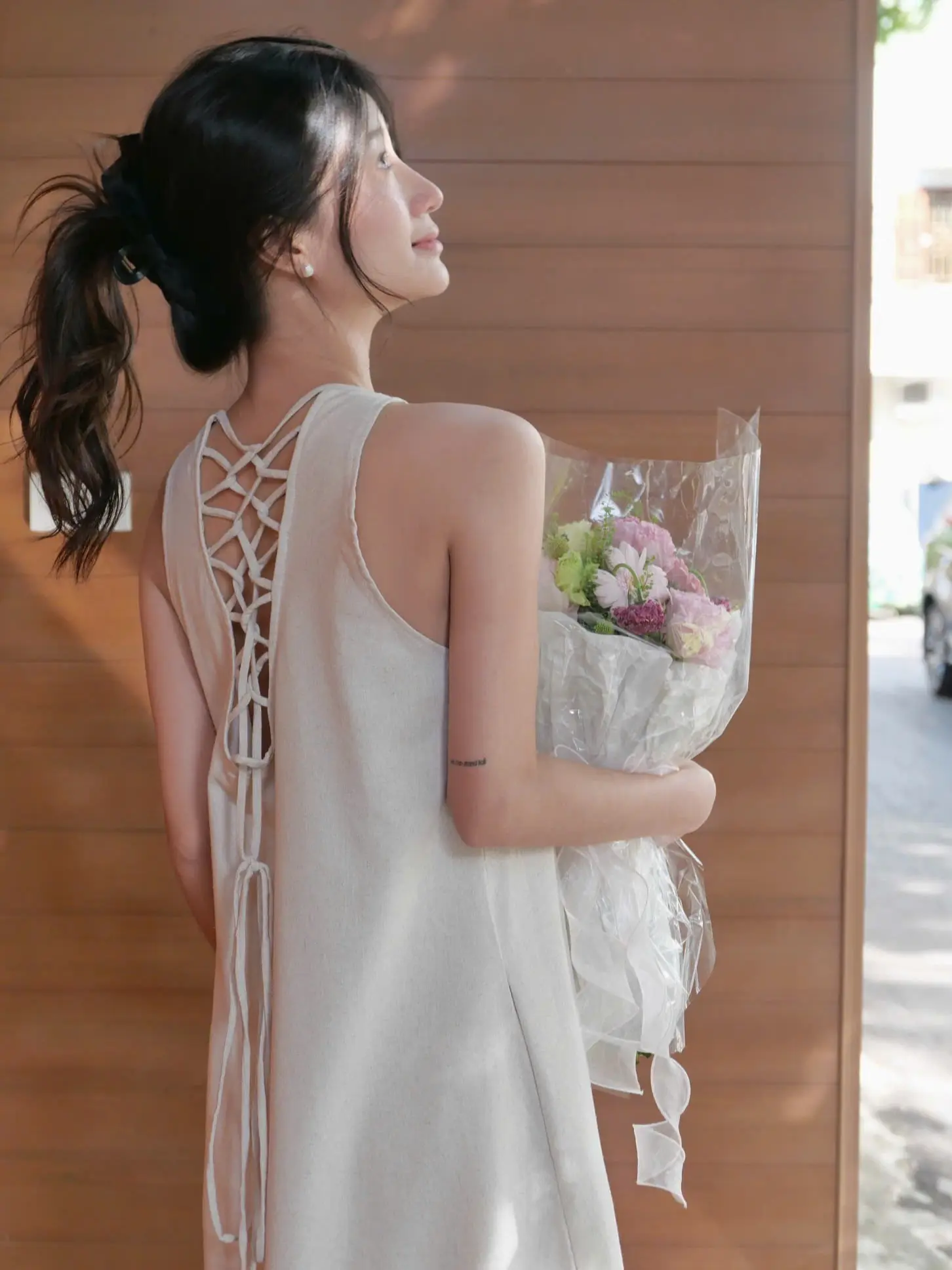 Đầm suôn cổ yếm đan dây lưng