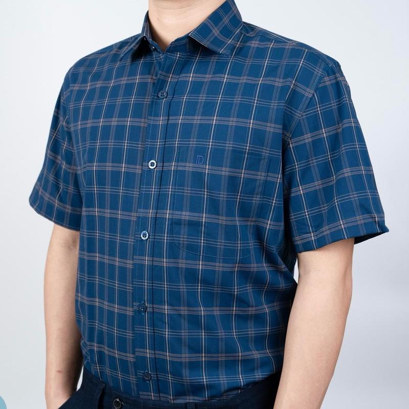 Áo sơ mi Ngắn tay Nam Trung Niên kẻ Karo thêu túi DOLI classic Menswear Shirt Có Cổ