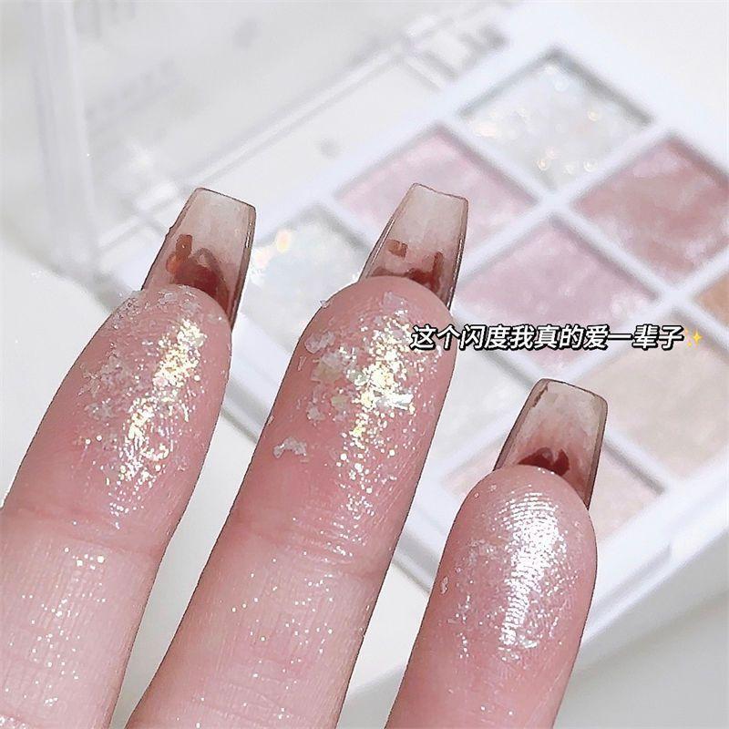 Product Introduction of Phấn Mắt Giáng Sinh, Phát Sáng Ngọc Trai Mới Sáng Bóng, Kim Sa ánh, Đá Và Tuyết, Chín Màu, 30 Ngày Bán Chạy, Thích Hợp Cho Học Sinh, Người Nổi Tiếng Trên Internet, Pha Lê Sáng Bóng Ins, 3460 Miếng 3
