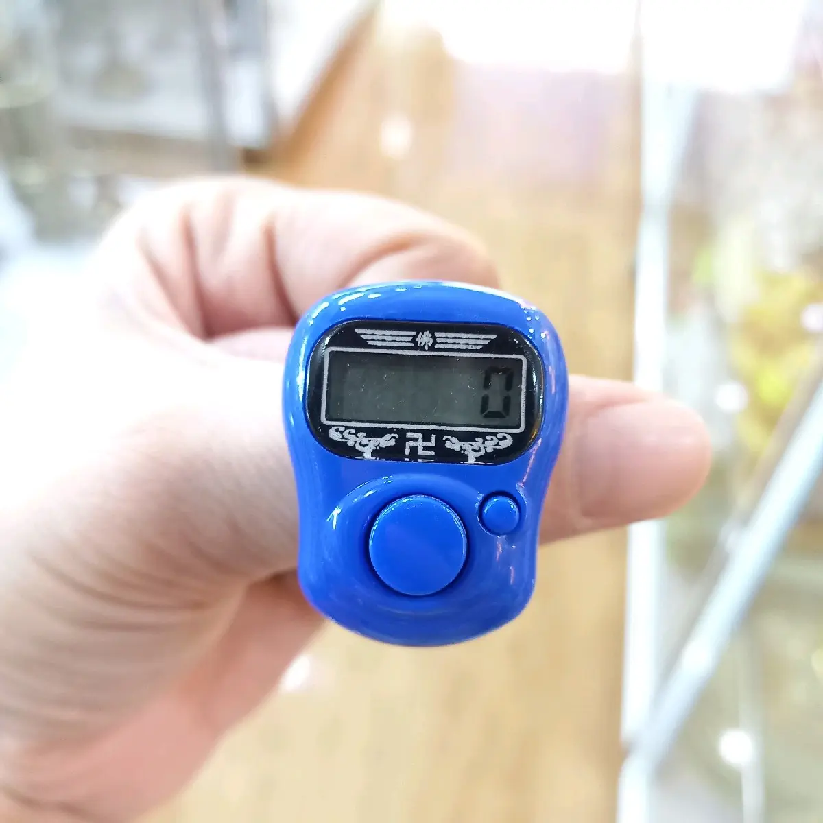 Máy niệm phật xỏ ngón tay dùng để bấm số niệm phật vô cùng tiện lợi Đeo Tay