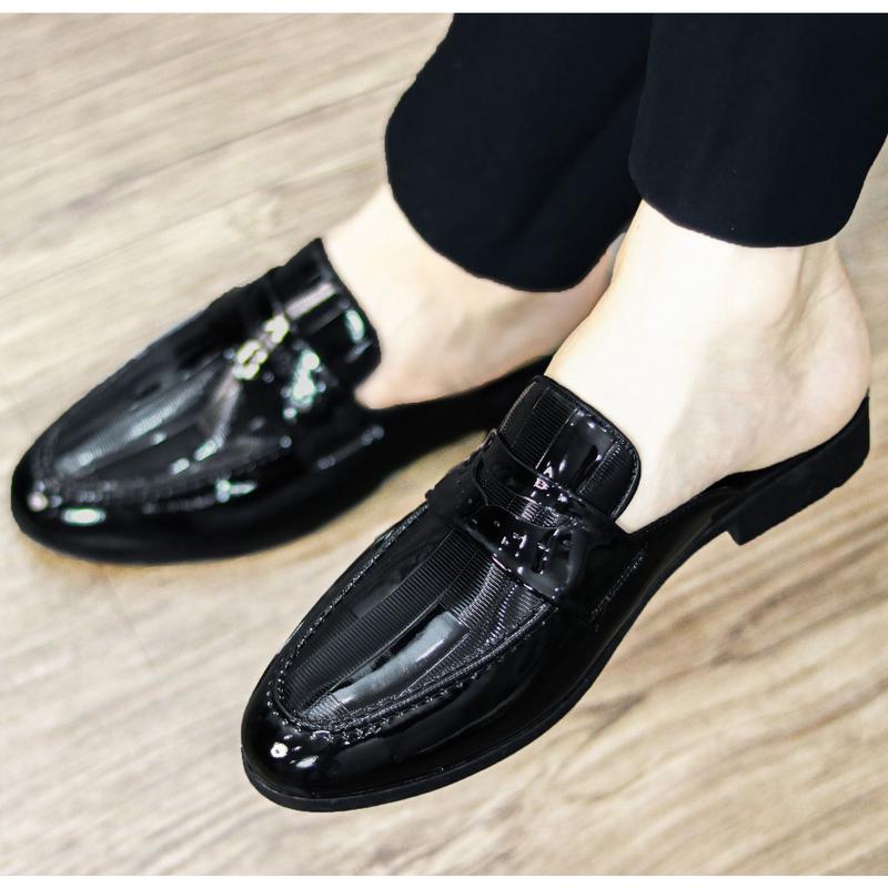 Giày sục nam công sở cao cấp da PU bóng, Giày hở gót nam thiết kế trẻ trung thiết kế in hoạ tiết dọc nổi bật gắn băng thủng B.30 DéP Cao Su Shoes Hoa suc Đế Bằng