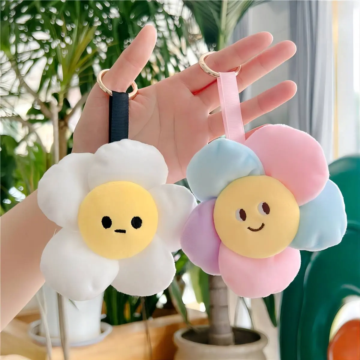 สไตล์ใหม่   น่ารัก  จี้ตุ๊กตา  สดเล็กน้อย   สไตล์เกาหลี  ความคิดสร้างสรรค์  จี้ห้อยกระเป๋า  พวงกุญแจ Fabric