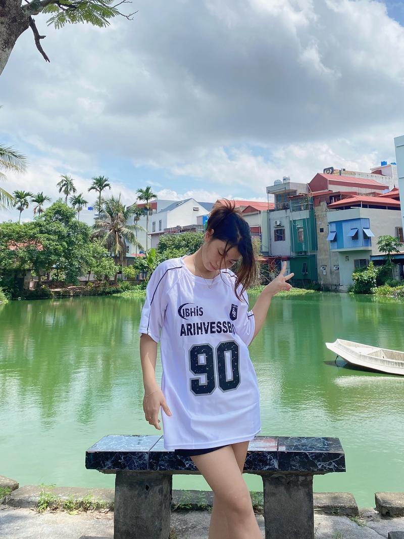 Product Introduction of Combo 2 áo thun số 90 trắng đen freesize < 70 Nữ Women Voi Top thông thường đinn 3