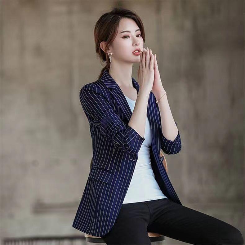 Product Introduction of Áo Khoác Blazer Sọc, Dành Cho Nữ, Phong Cách Hàn Quốc, Hàng Mới Về Mùa Xuân Và Mùa Thu 2024, Dễ Phối Đồ, Ngoại Cỡ, Bộ Đồ Hợp Xu hướng, Đánh Giá Tích Cực 703, Thích Hợp Cho Mùa Xuân Và Mùa Thu 11