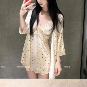 Baju Tidur Satin, Gaya Musim Panas, dengan Bra Terbina dalam dan Kemasan Renda, Set Piyama Dua Keping untuk Wanita, Cami Seksi dan Jubah, Rekaan Polka Dot Bernafas, Sesuai untuk Keselesaan Tidur Musim Panas dan Malam Romantik