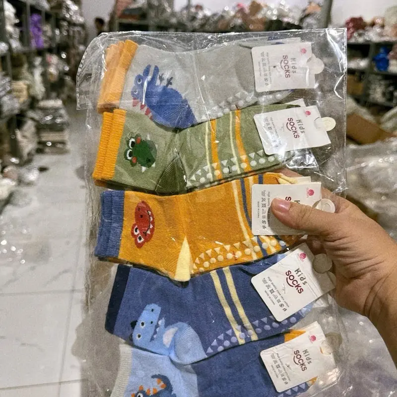 set 5-10 đôi tất chống trượt KHỦNG LONG XANH VÀNG 2024 bé trai cho 3
