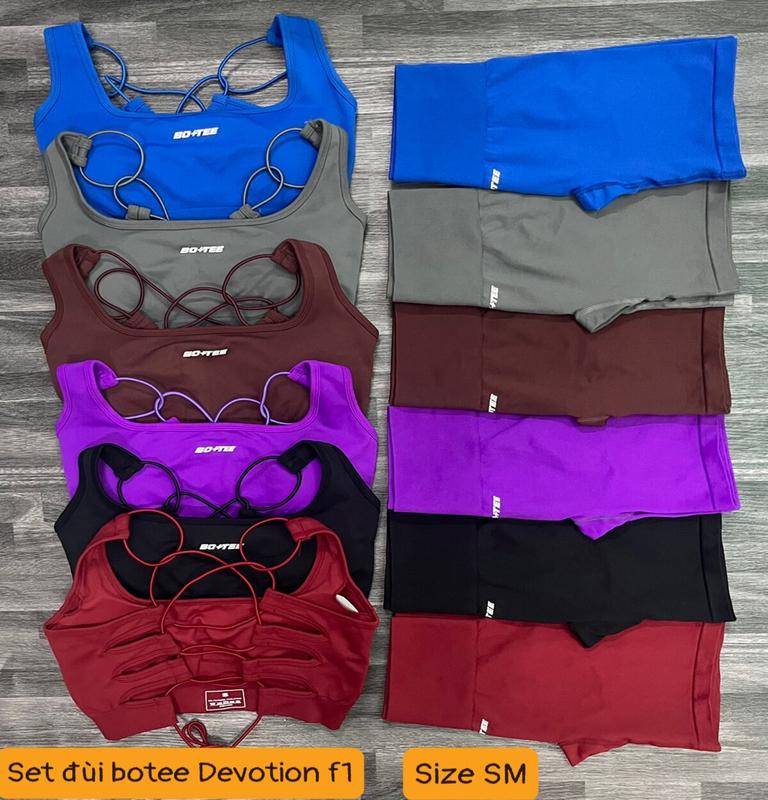 Bộ ngố thể thao Bote QC gồm Áo sẵn mút đan dây sau lưng + quần ngố trên gối không chun sau quần. Chất dệt dày dặn có giãn nhiều. Lên form đẹp Sport Chạy Bộ