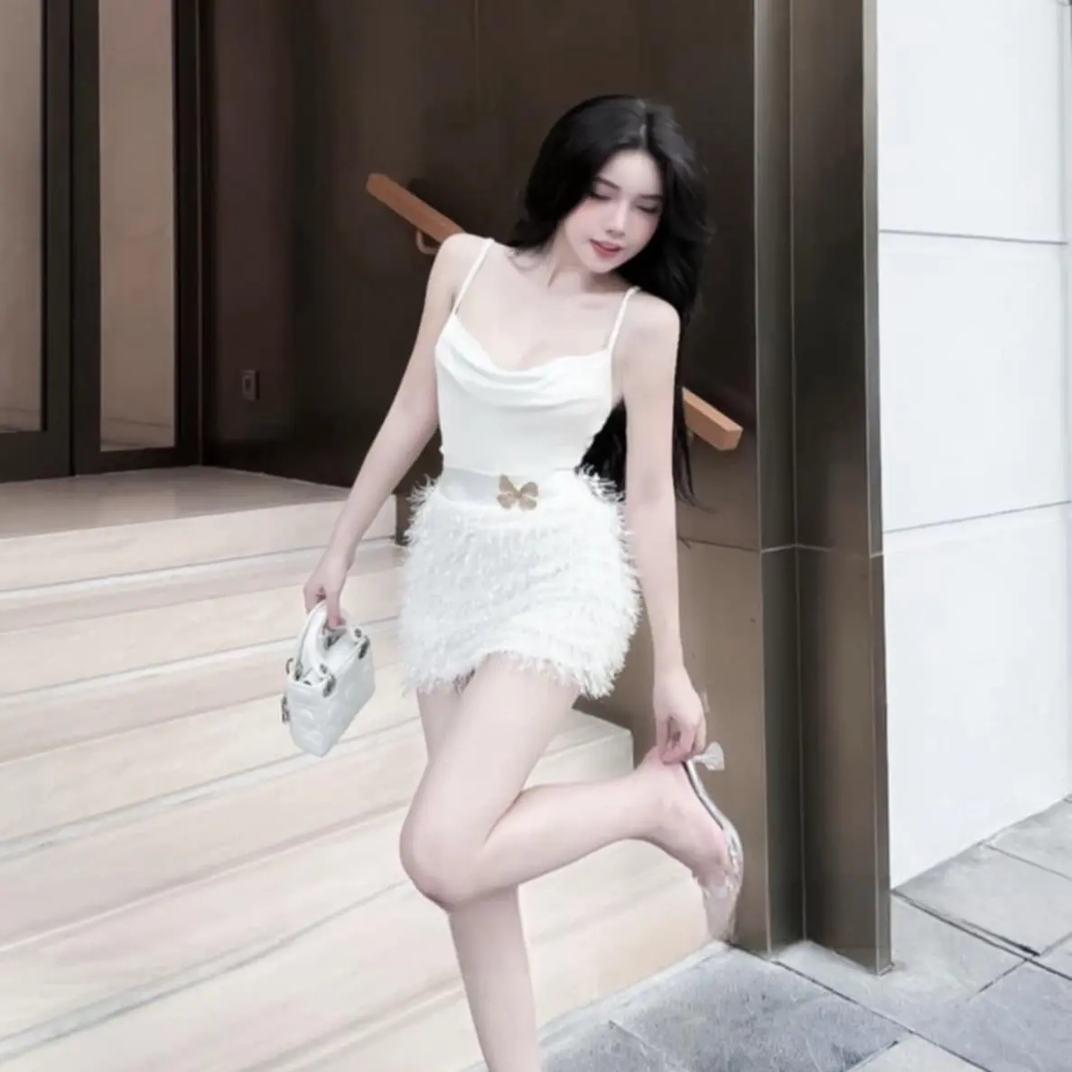 Set áo hai dây cổ đổ mix chân váy lông sang chảnh,tiểu thư.