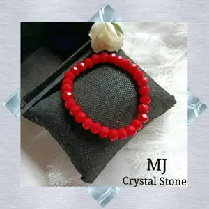 Gelang kristal