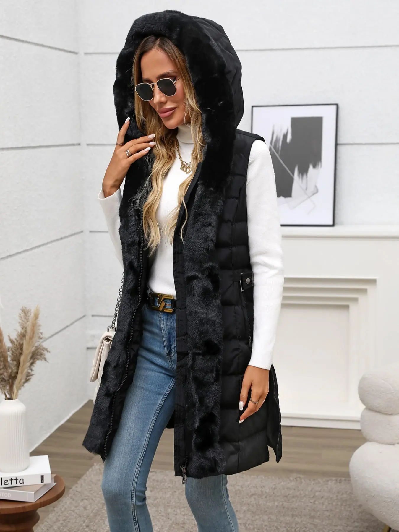 Women's Contrast Faux Fur Pocket Hooded Vest Coat, Casual Sleeveless Zip Up Outerwear for Fall & Winter, Ladies Clothes for Daily Wear