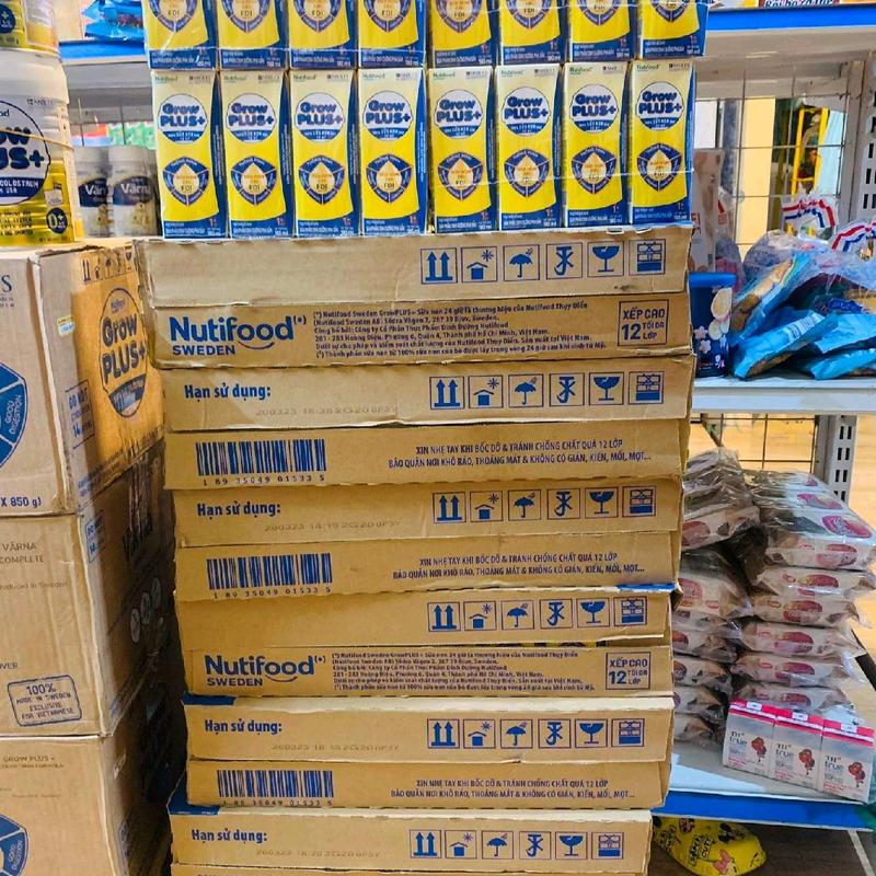 Sữa pha sẵn grow plus vàng 110ml cho bé cong