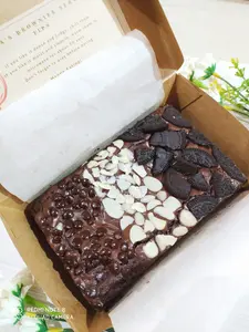 Melted Brownies Cokelat Personal Size Topping Almond Oreo Chocochips Food Frozen Hampers Lebaran
