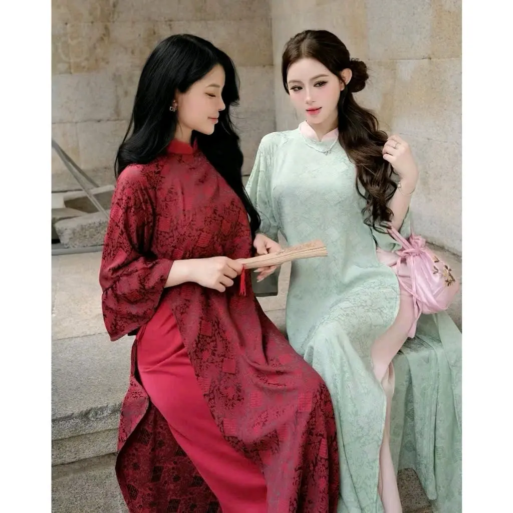 Áo dài gấm mặc tết chữ hỷ dáng suông tay nơ cổ phối