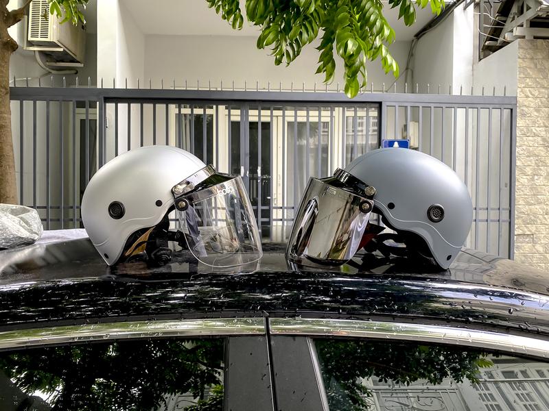 Combo nón bảo hiểm 1/2 Camry kèm kính bogo chắn gió chính hãng