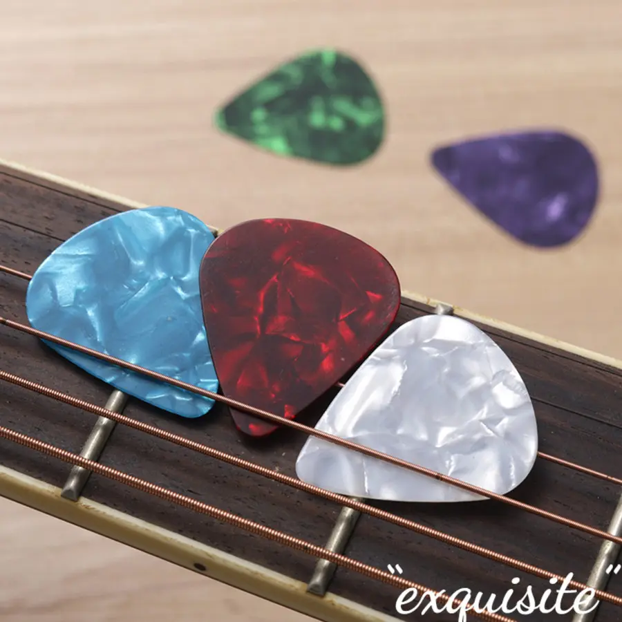 5 pcs pick gitar no brand warna dan ukuran acak