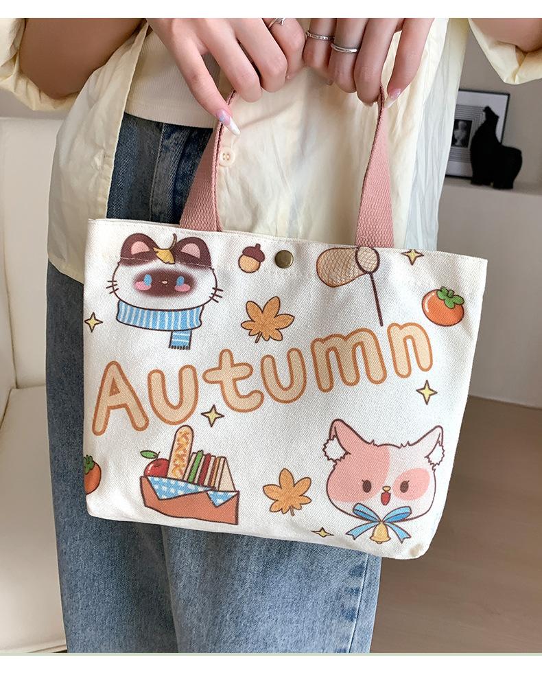 Product Introduction of Túi Vải Bố, Dành Cho Nữ, Thiết Kế Hoạt Hình Chính Hãng Túi Tote Mini, Thích Hợp Cho Nhân Viên Văn Phòng, Túi Xách Nhỏ Túi Đựng Hộp Cơm Trưa, Hàng Mới Về 2025, Bán Buôn Có Sẵn 8