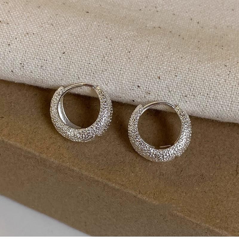 Product Introduction of Metal Minimalist Matte Hoop Earrings New High-end Stud Earrings Unique Temperament Ear Jewelry for Women 6