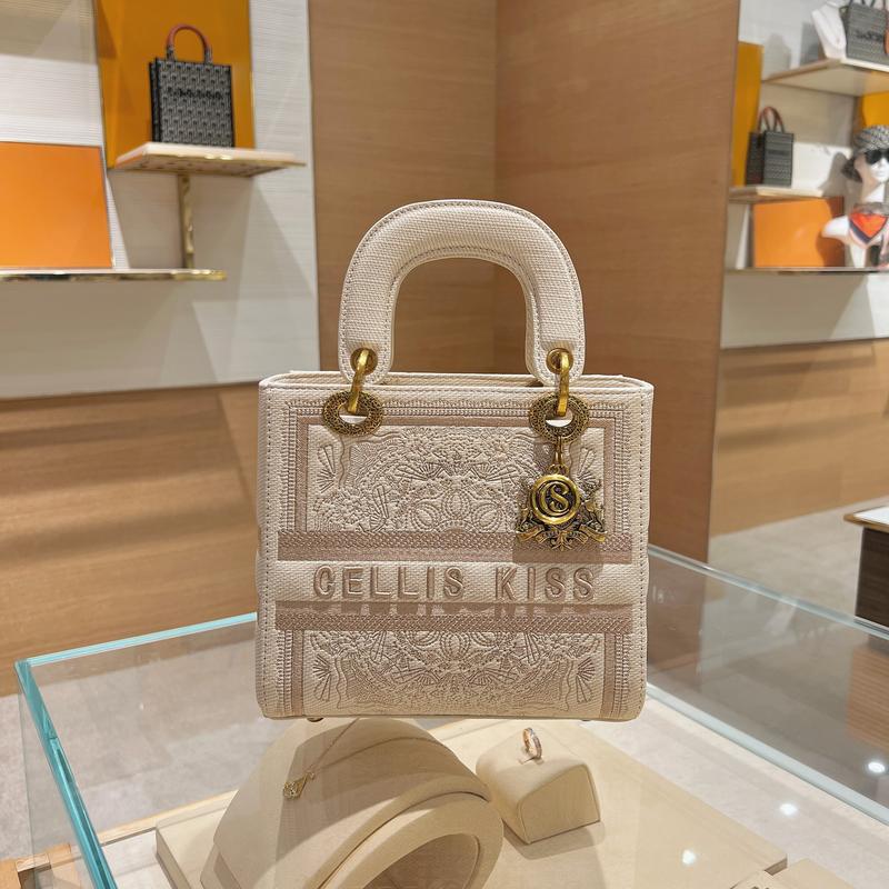 CELLIS KISS 88003-7. Túi xách nữ Cellis Kiss Thời thượng, trang nhã. Đeo vai, đeo chéo. Dễ phối đồ. Màu Kem. Full box hãng Bag