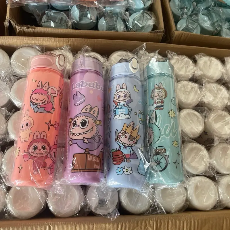 Bình nước nhựa Labubu 750ml cho bé siêu xinh