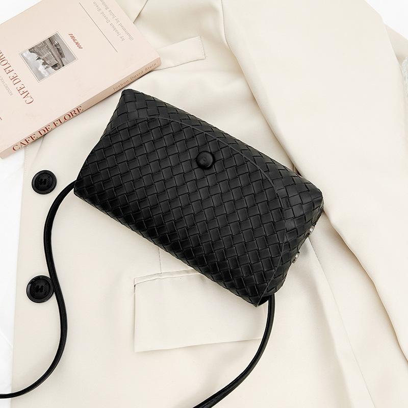 Product Introduction of Women's Shoulder Bag, Niche Design, Fashionable, Classic Retro Style, Sling Bag, Suitable for Spring and Summer, New Arrival Bags Sienna Large 18
