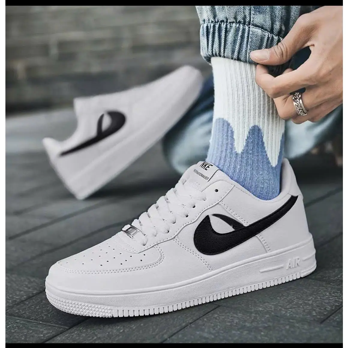Giày sneakerr trắng vệt đen nam nữ đi học đi chơi dễ phối đò ôm chân hotrenđ 2024