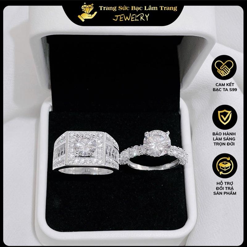 Nhẫn đôi đá banget được làm từ chất liệu bạc ta có gắn đá viền lấp lánh ở cả nhẫn nam và nhẫn nữ đây là mẫu nhẫn bạc bản dầy dặn 958 Women Hoa Voi nhẫn bạc cặpđôi