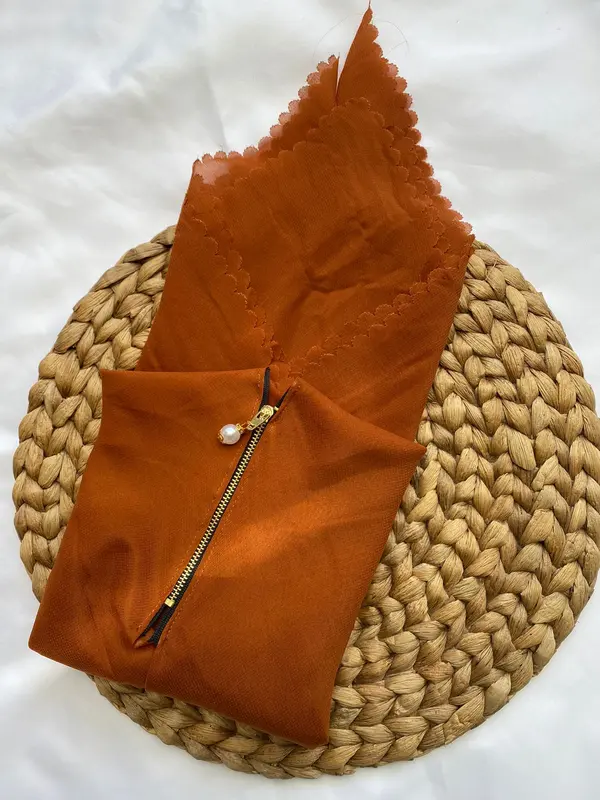 Jilbab/Hijab instan zipper / kerudung instan ziper resleting segi empat / segi empat instan zipper / Hijab wanita terbaru / kerudung segi empat mewah elegan / jilbab 2022 viral / kerudung / jilbab instan terbaru 2021 gratis ongkir /hijab zipper resleting 2