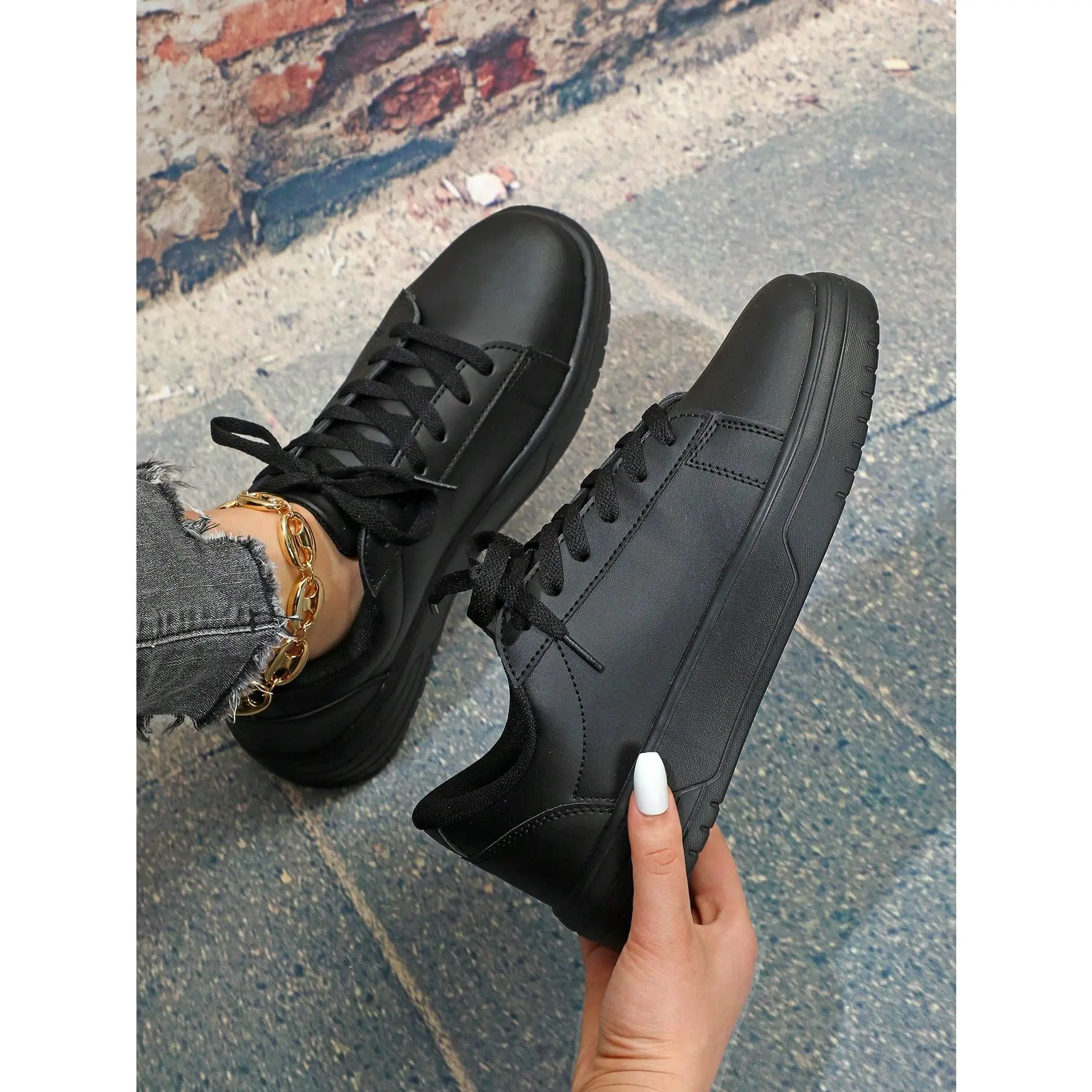 Black Fashionable Comfortable Casual Sports Sneakers For Women