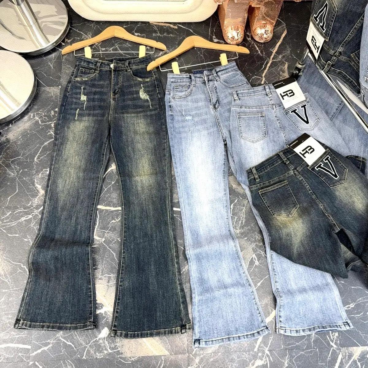 Quần Jean loe dài thêu v  cào nhẹ hàng co giãn