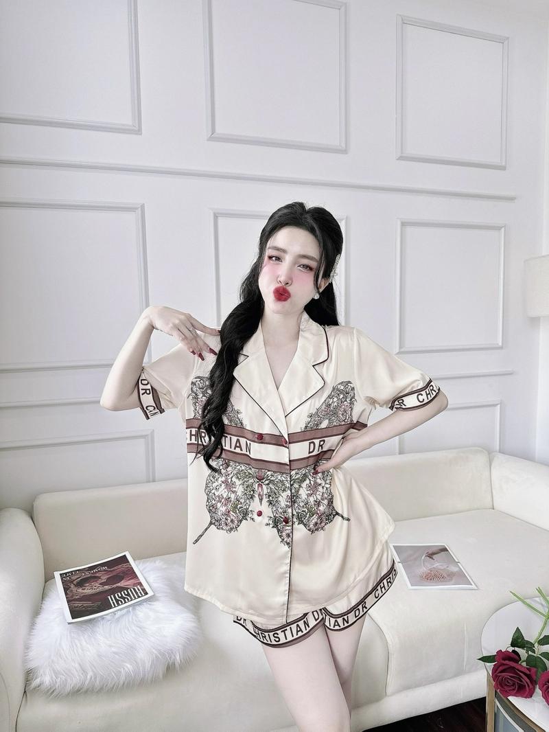 Product Introduction of Đồ bộ đùi lụa Latin fom vest 4 cúc bọc - size dưới 70kg  Women 17