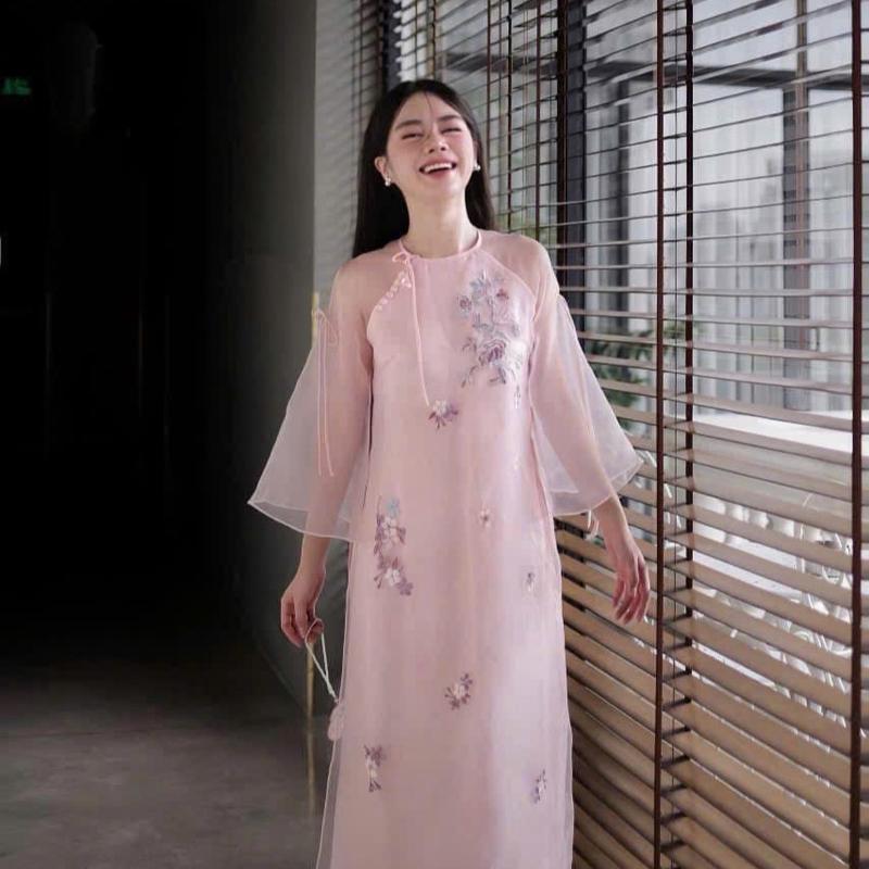Áo dài cách tân nữ An Chi chất liệu tơ thêu hoa màu hồng sen nổi bật duyên dáng - Áo dài Diệp Anh 1