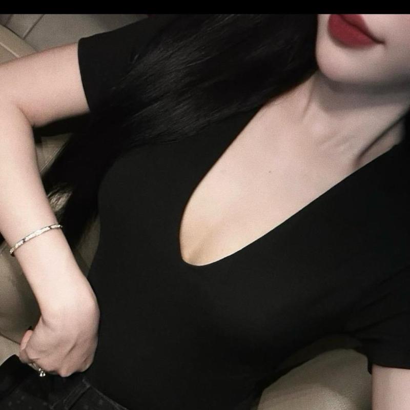 Áo thun cổ tim may 2 LỚP chất BOZIP 2 màu trắng và đen Bigsize