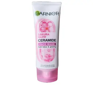 L'OREAL PARIS Garnier Facial Foam 100ml Light Complete dengan Sari Lemon Membersihkan Wajah Berminyak