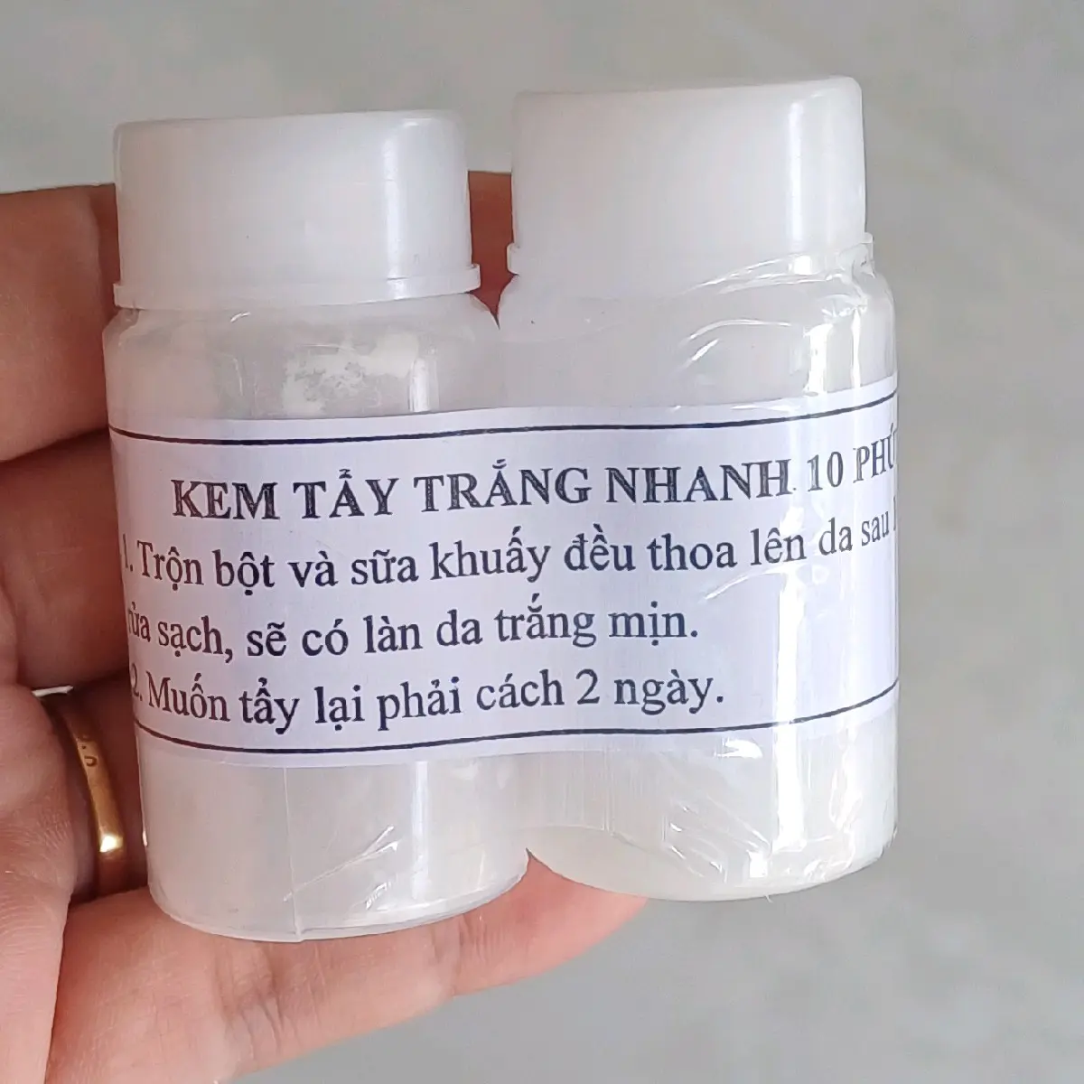 KEM T.Ẩ.Y T.R.Ắ.N.G BODY Hổ trợ làm sáng đẹp da Body Làm Đẹp Da Dưỡng Da Body Dưỡng Body Nữ